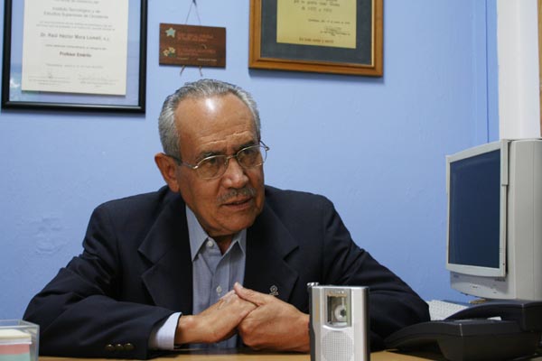 Raúl H. Mora S.J., ex-rector del Iteso, apasionado del cine y de la literatura