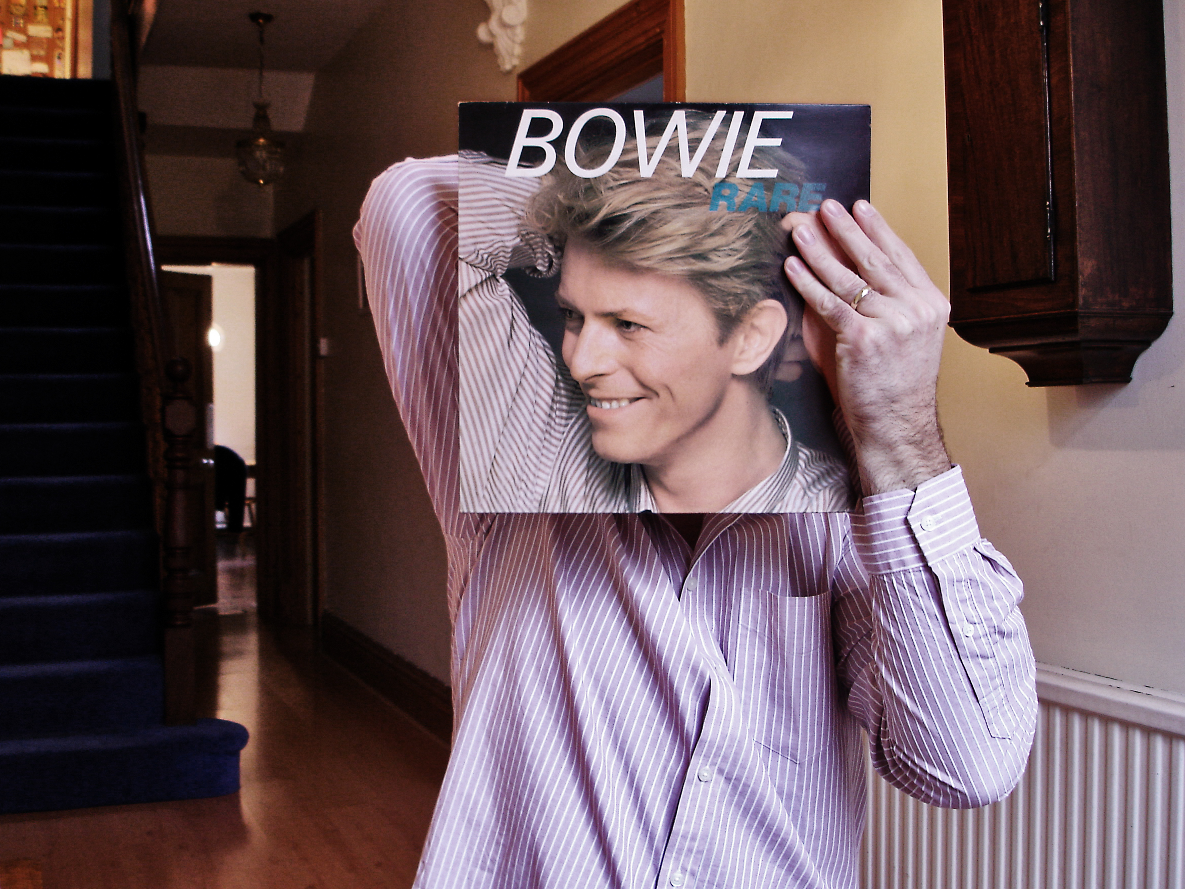 David Bowie se expone y complace en la necesidad que tenemos de interpretar a los cuerpos. Foto: Timcaynes/Flickr