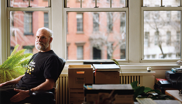 Oliver Sacks en 2001, en su departamento de Nueva York. Foto: Corbis/Erica Berger
