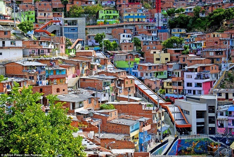 Aspecto general de Comuna 13, en Medellín, Colombia.
