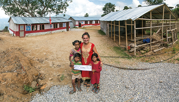 Jiménez hace labor como voluntaria en Nepal. Fotos: Jonathan H. Lee / consciousimpact.org